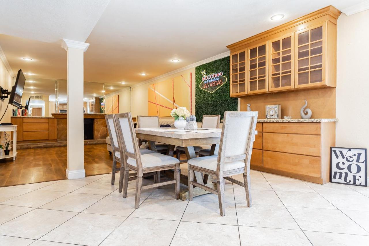 Holiday home Spacious 5-bedroom Retreat With Pool Minutes From The Vegas Strip *