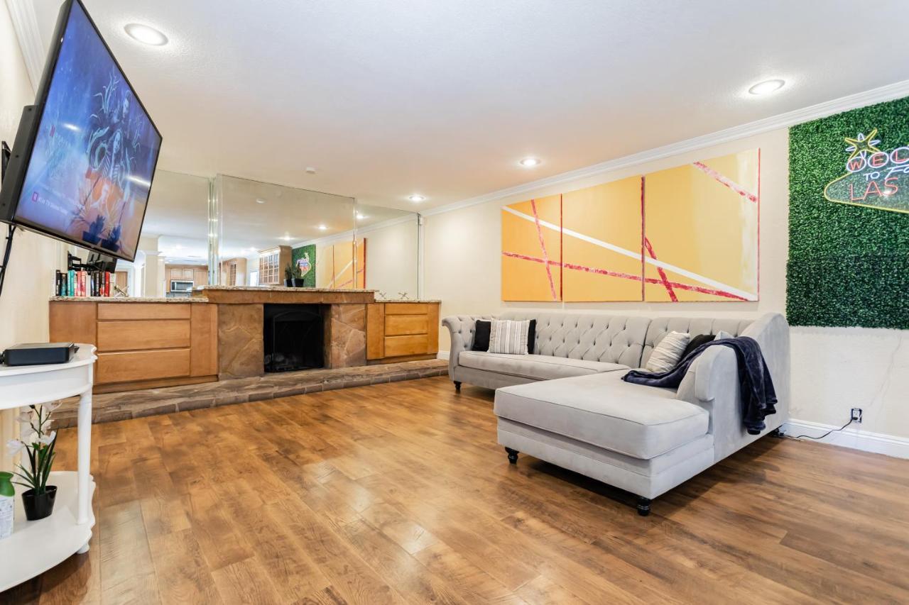 Holiday home Spacious 5-bedroom Retreat With Pool Minutes From The Vegas Strip *