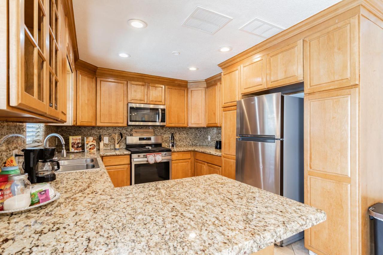 Spacious 5-bedroom Retreat With Pool Minutes From The Vegas Strip *