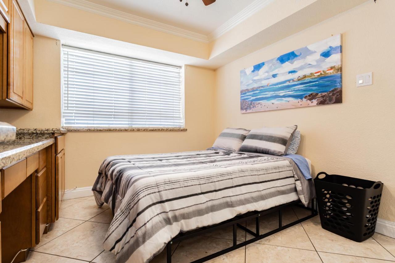 Spacious 5-bedroom Retreat With Pool Minutes From The Vegas Strip Las Vegas