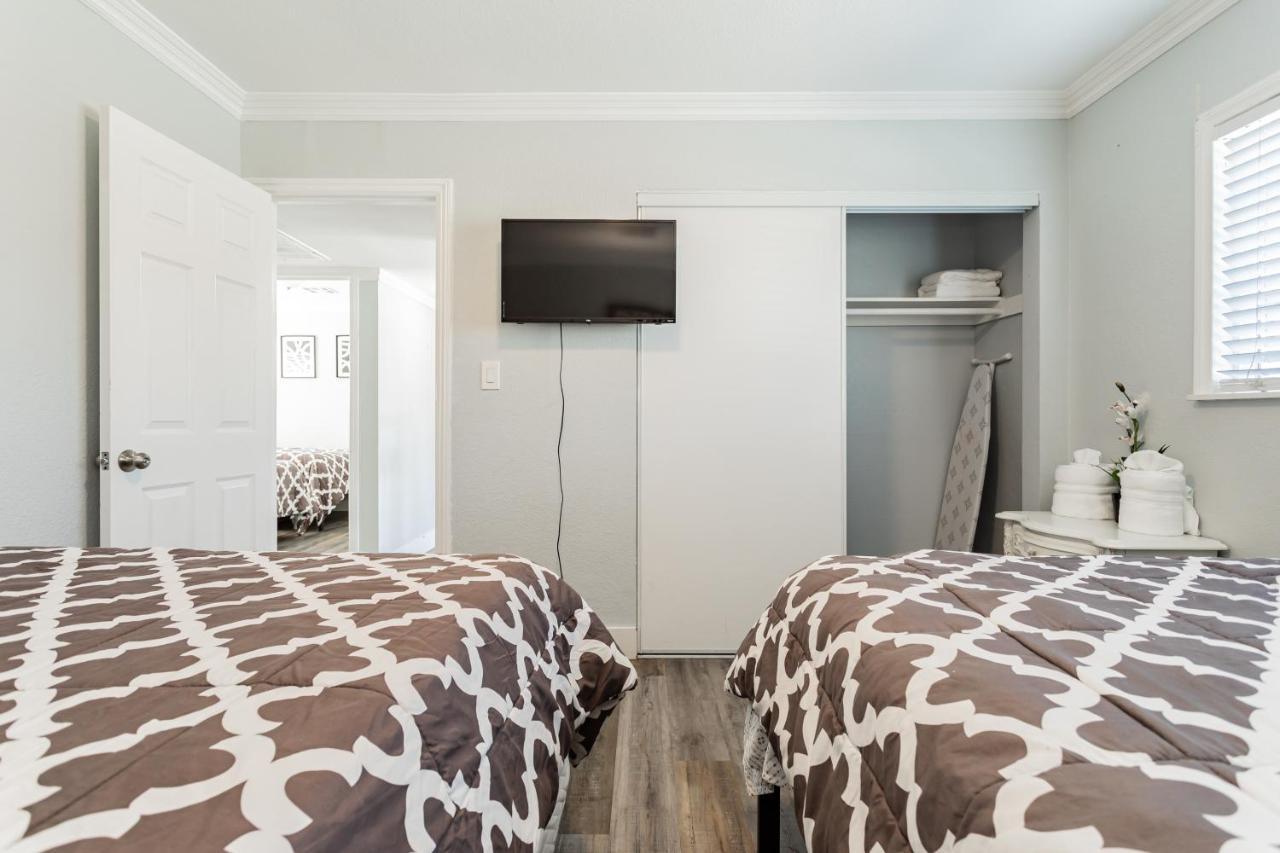 Spacious 5-bedroom Retreat With Pool Minutes From The Vegas Strip