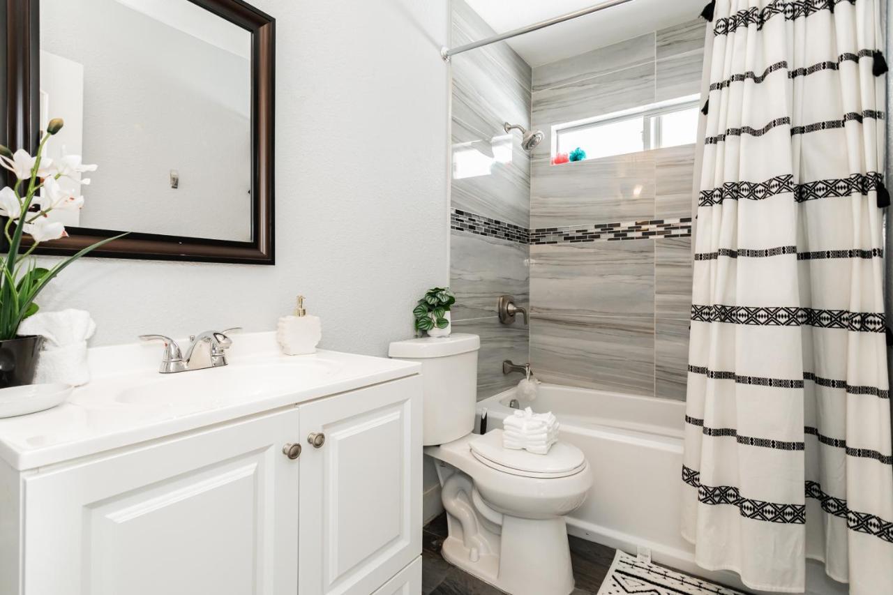 Spacious 5-bedroom Retreat With Pool Minutes From The Vegas Strip Las Vegas