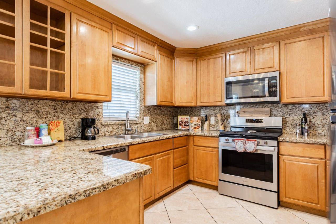 Holiday home Spacious 5-bedroom Retreat With Pool Minutes From The Vegas Strip *